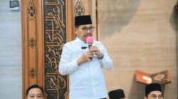 Wakil Gubernur Banten Dimyati Natakusumah memberikan pujian Taraweh Keliling di kota Tangerang