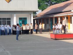 Kapolsek Kresek AKP A. Suryadi pimpin Upacara di SMK Jaya Buana Kecamatan Kresek